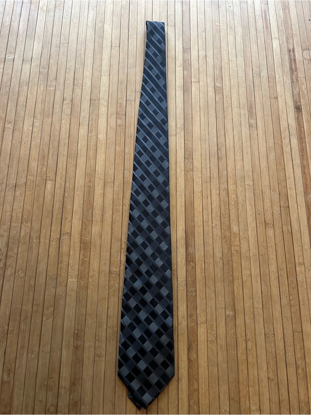 Perry Ellis Portfolio Men’s Preppy Silk Black & Grey Abstract Pattern Tie